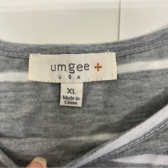 Umgee XL Gray Stripe w/Floral Embroidery Detail Cream Shear Hem Line Relaxed Fit - Picture 7 of 13